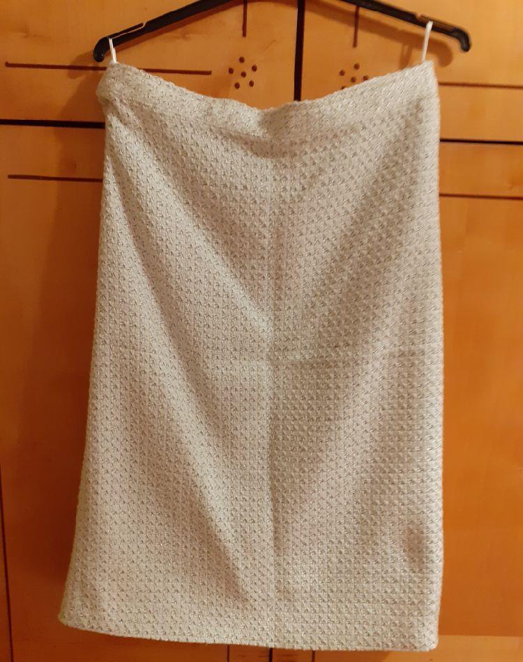 costum dama masura 46,material mai gros,