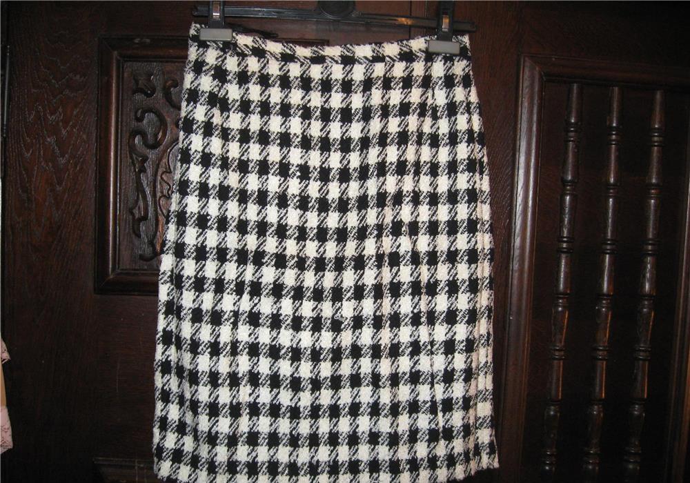 Costum femei ( Bleizer + fusta ) picior de cocos