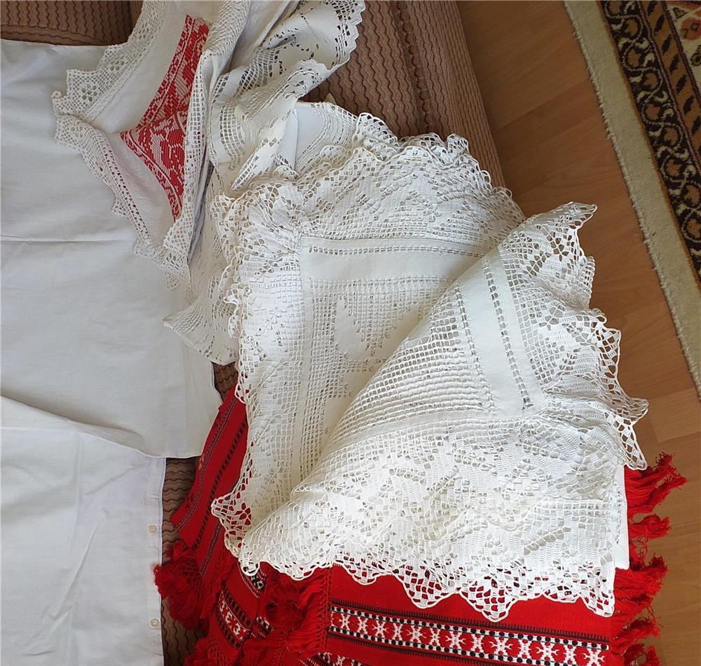 Costum femeie si pt barbat ,vechime peste 100 de ani ,lada zestre si diverse lucruri tesute