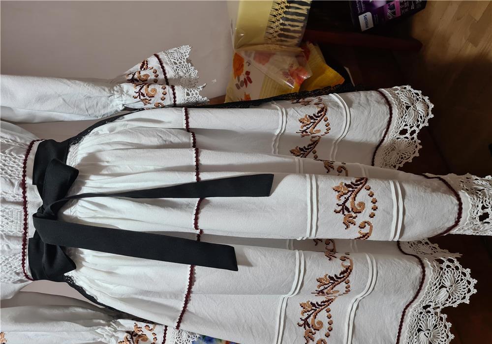 Costum zona chioarului