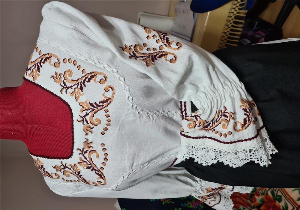 Costum zona chioarului