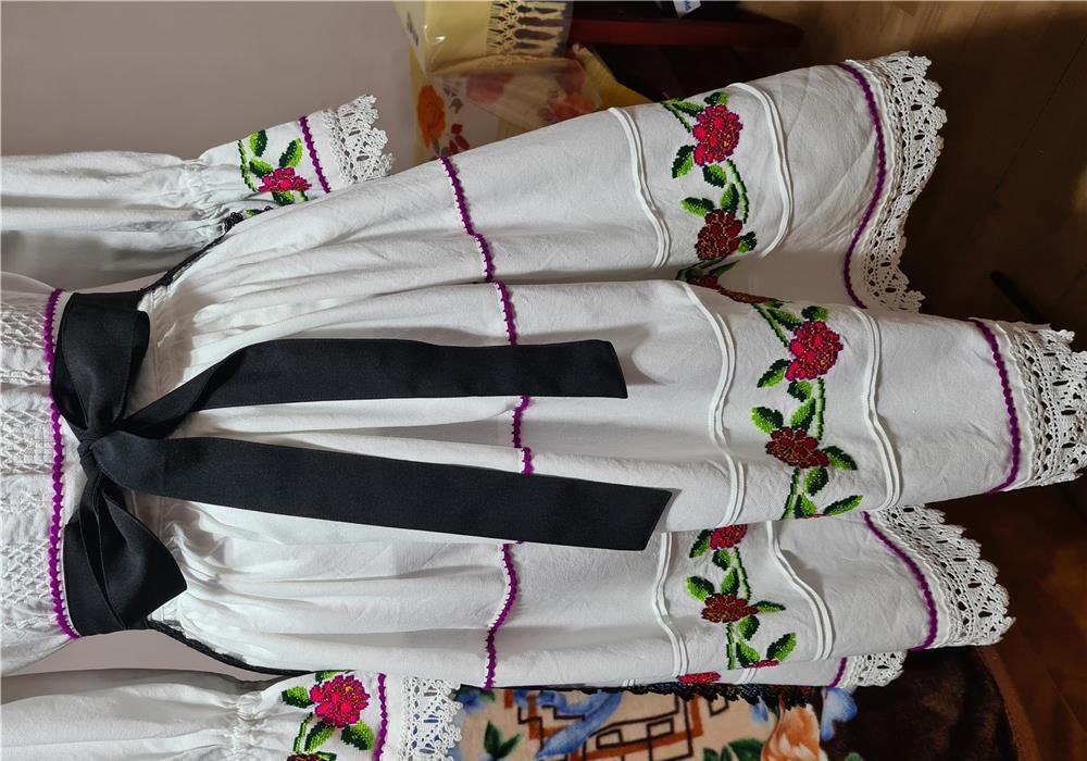Costum zona chioarului