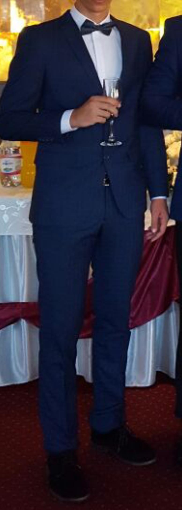 Costume si sacouri tineret bleumarin carouri,alb
