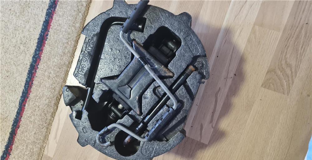 cric si  cheie de roti renault clio