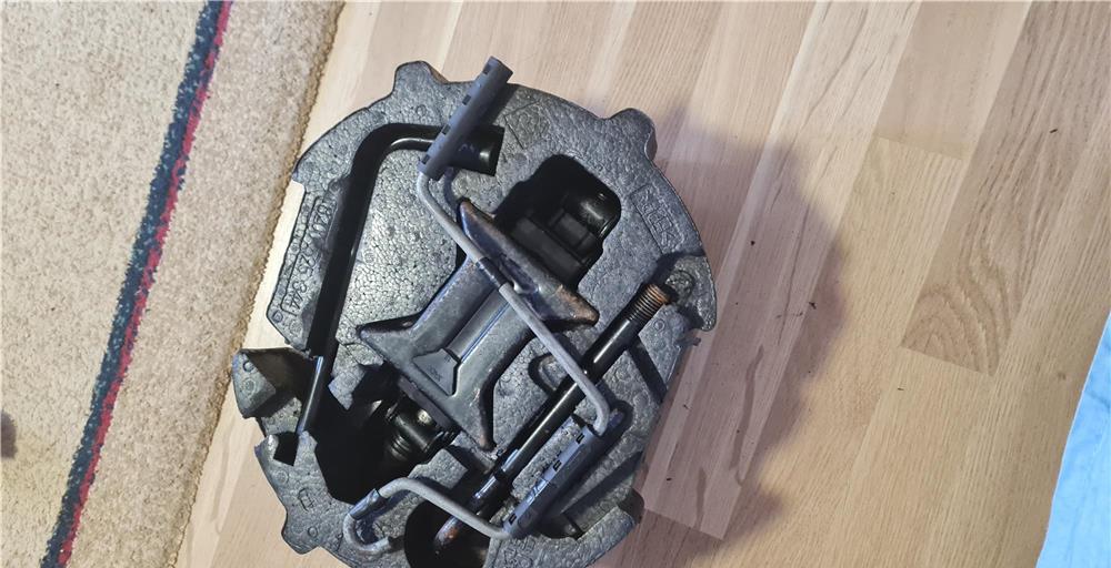 cric si  cheie de roti renault clio