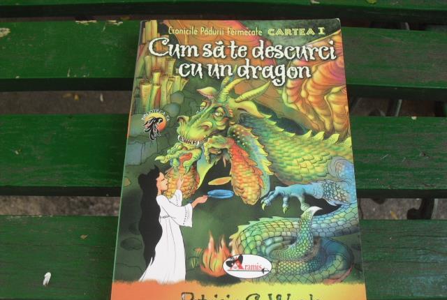 " Cum sa te descurci cu un dragon " de Patricia C. Wrede - Cronicile padurii fermecate Cartea I