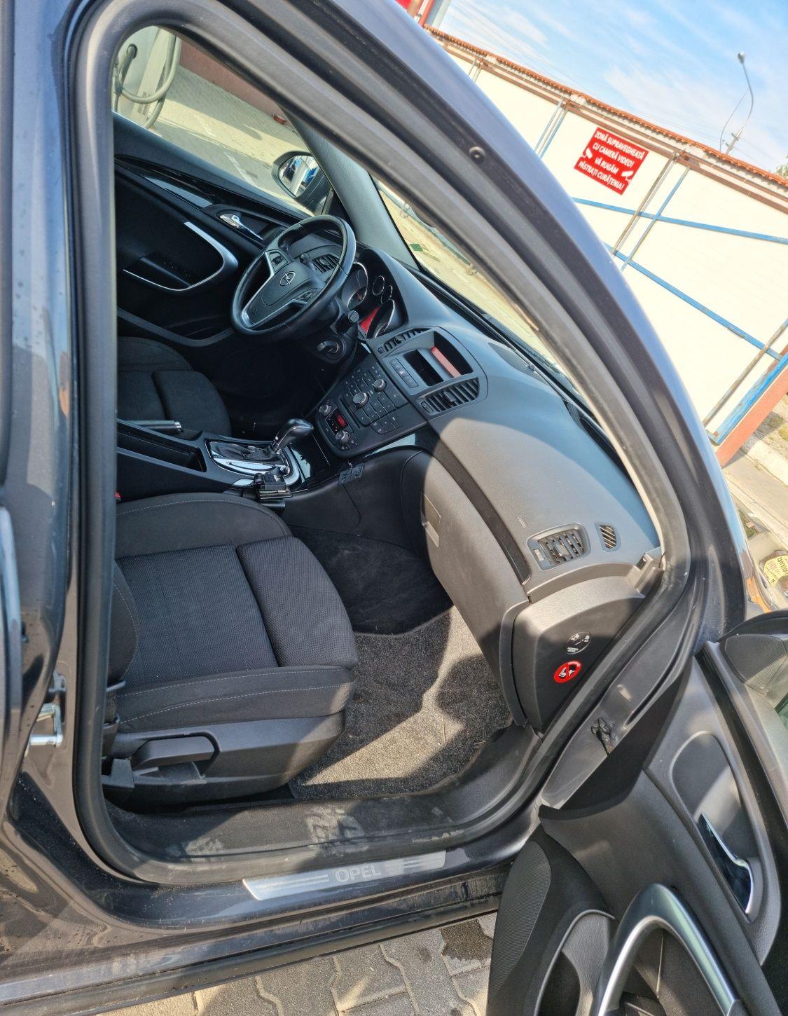 Cutie automata, 163 cp faruri adaptive Xenon, buton sport