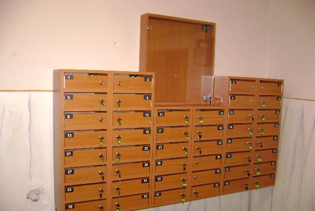 Cutii postale 44 apartamente.