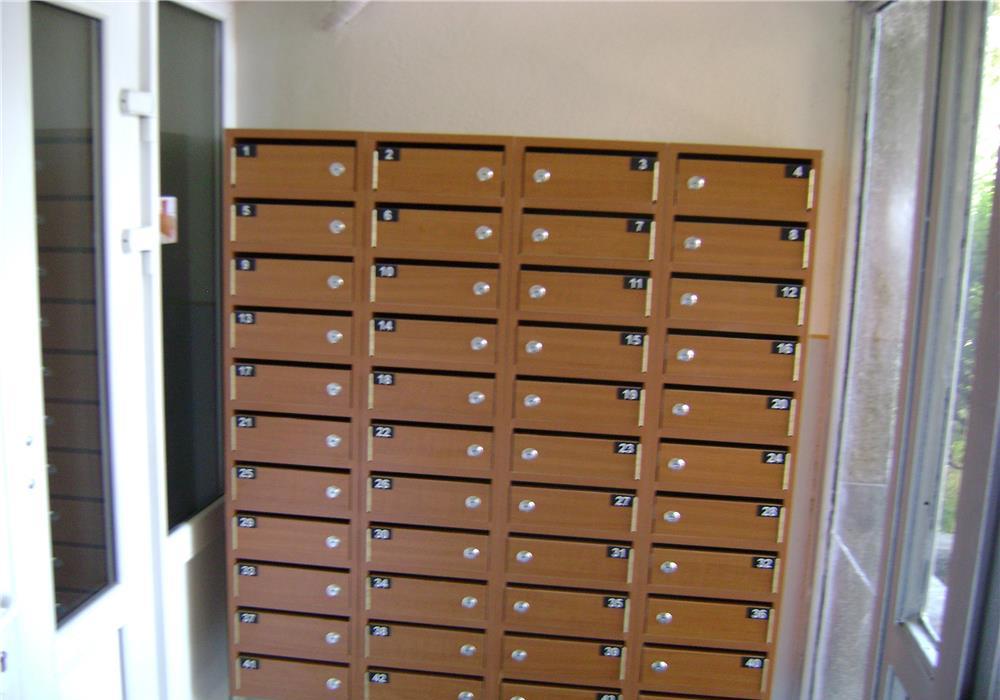 Cutii postale 44 apartamente.