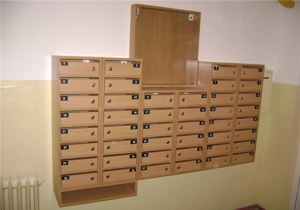 Cutii postale 44 apartamente.