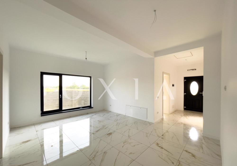 CX344 Duplex despartit prin garaj, finisaje Premium, zona buna