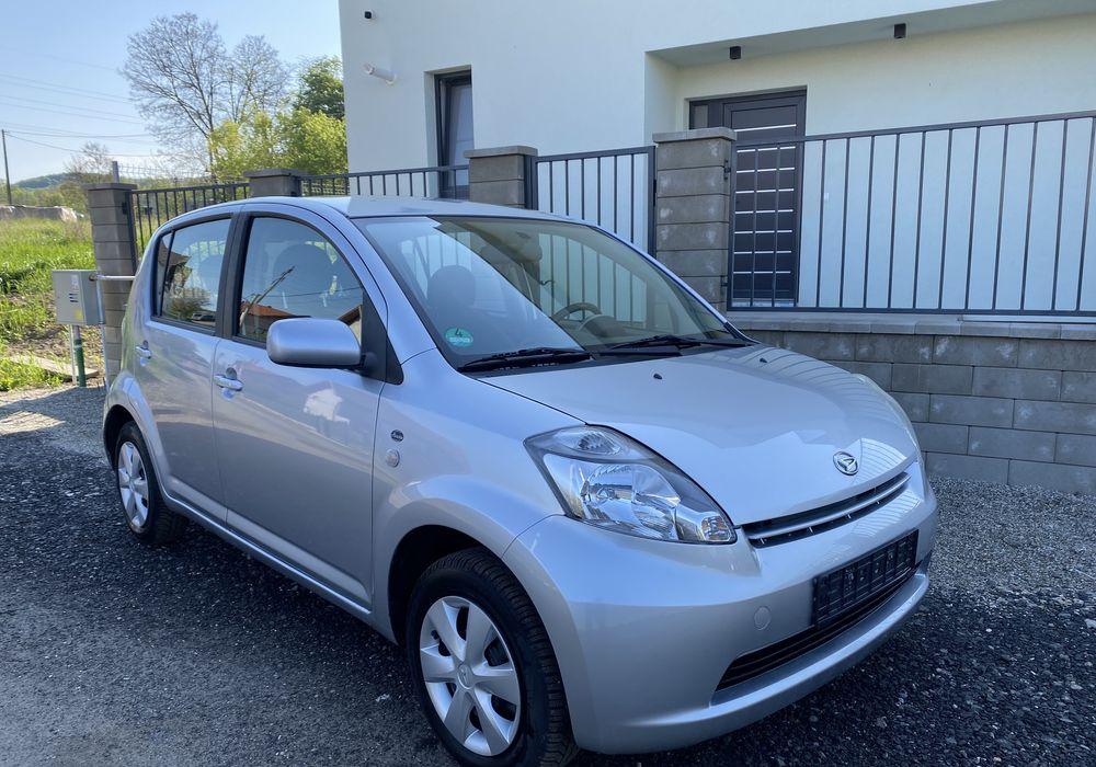 ••• Daihatsu Sirion •••