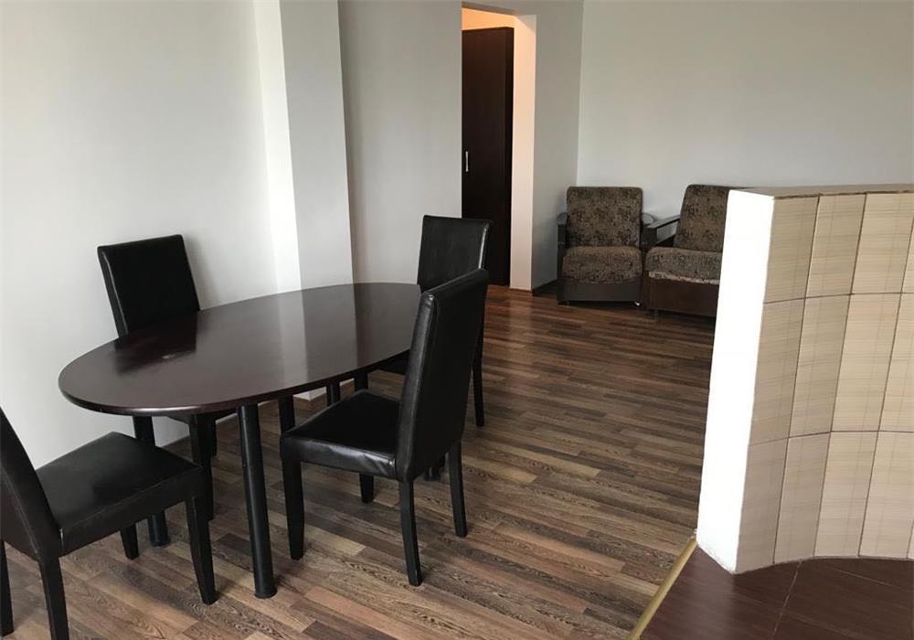 Dau in chirie apartament cu 4 camere 100mp