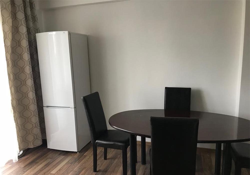 Dau in chirie apartament cu 4 camere 100mp