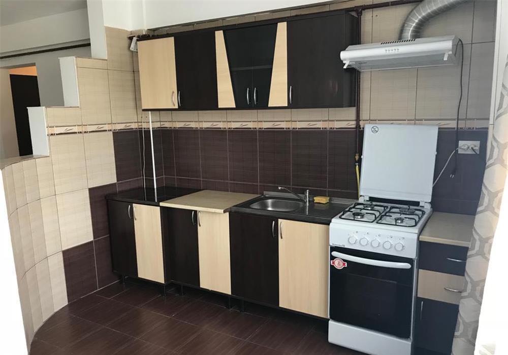 Dau in chirie apartament cu 4 camere 100mp