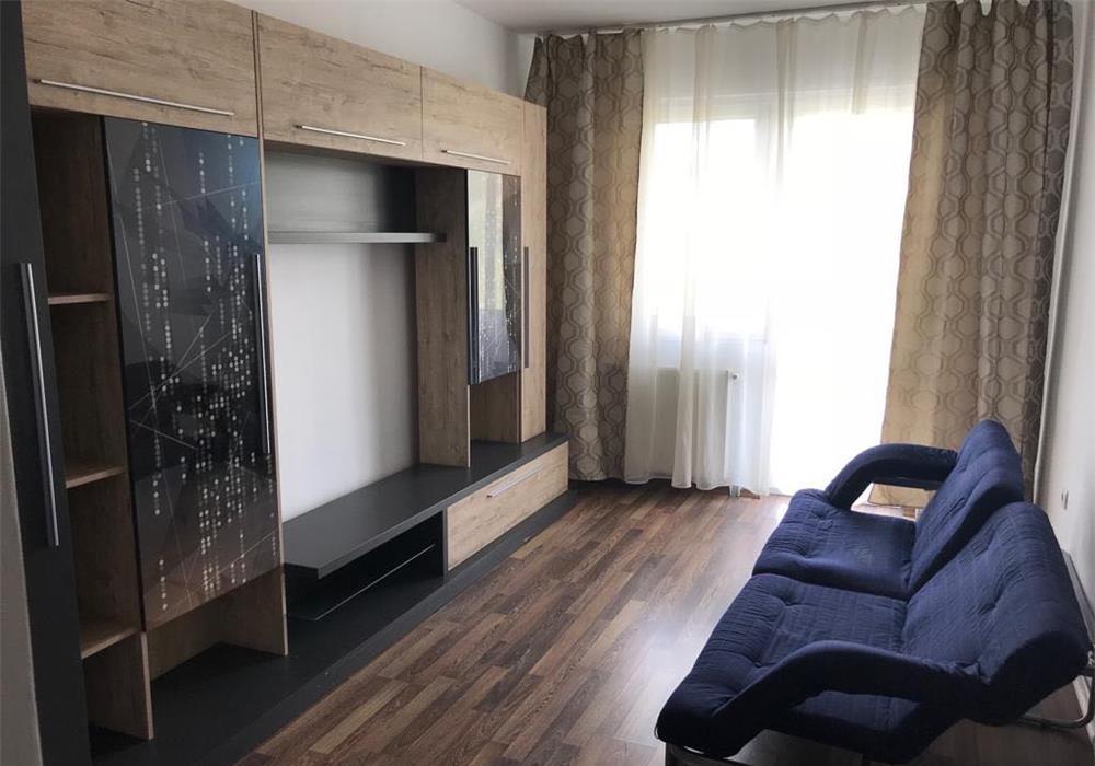 Dau in chirie apartament cu 4 camere 100mp