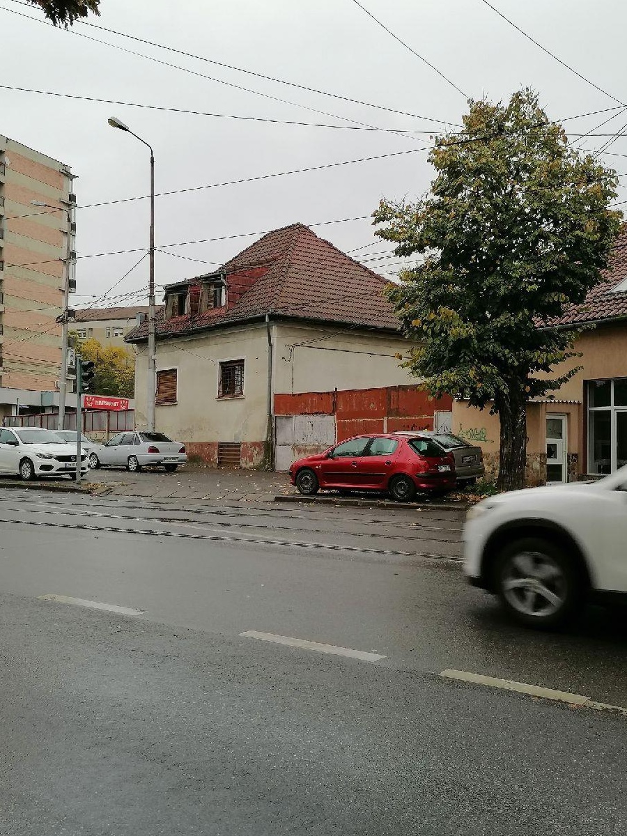 Dau în chirie spațiu comercial
