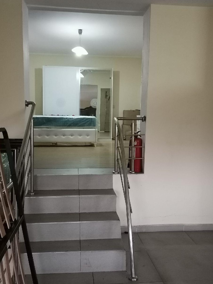 Dau în chirie spațiu comercial