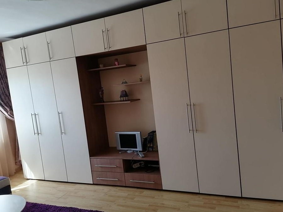 De închiriat apartament 2 camere ultracentral.