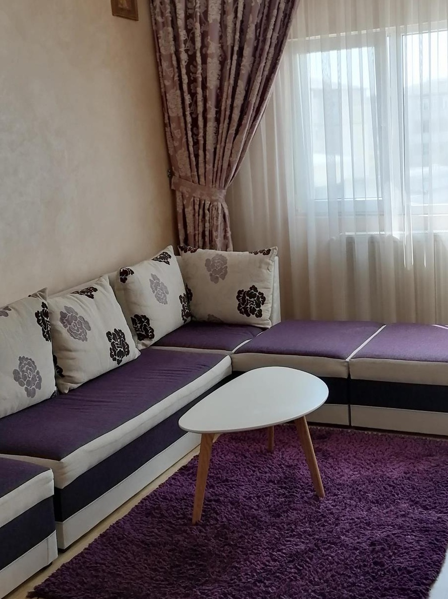De închiriat apartament 2 camere ultracentral.