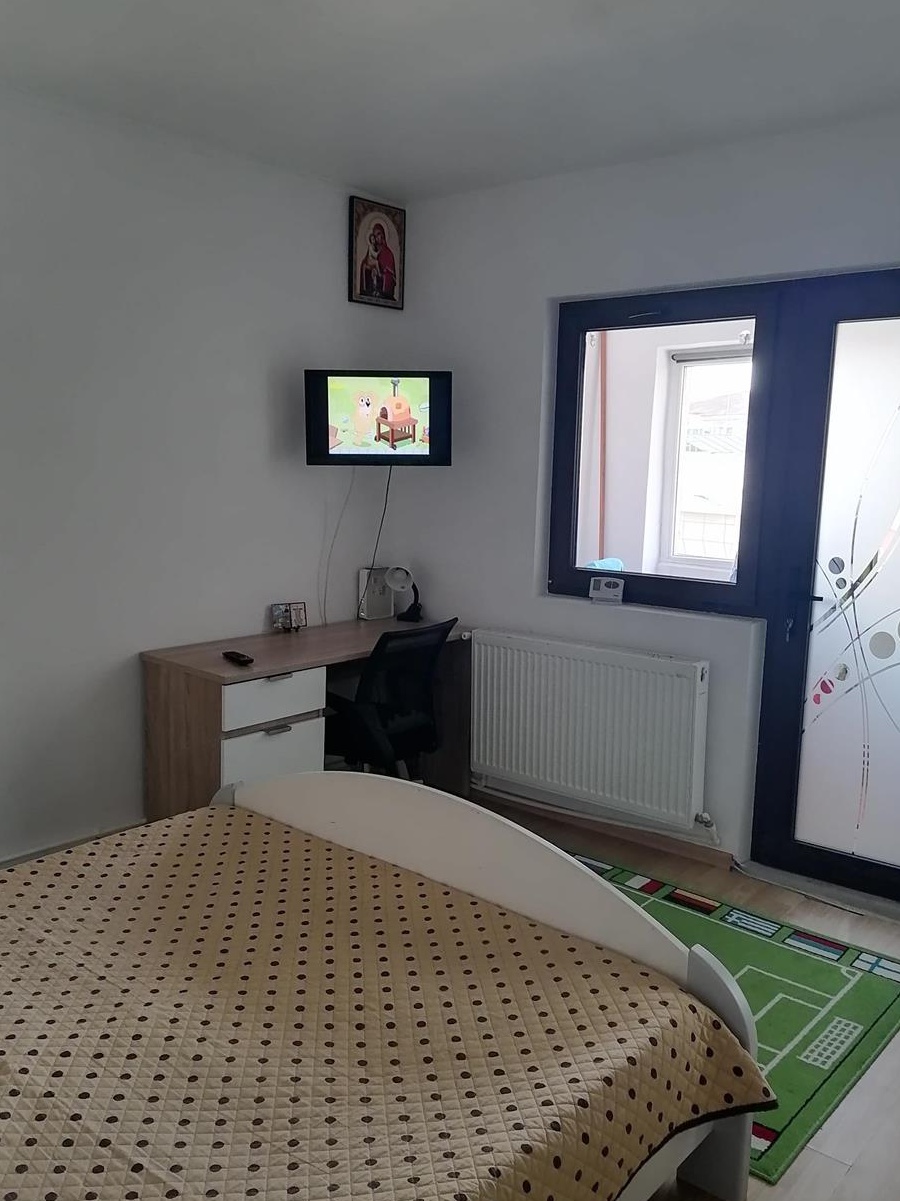 De închiriat apartament 2 camere ultracentral.