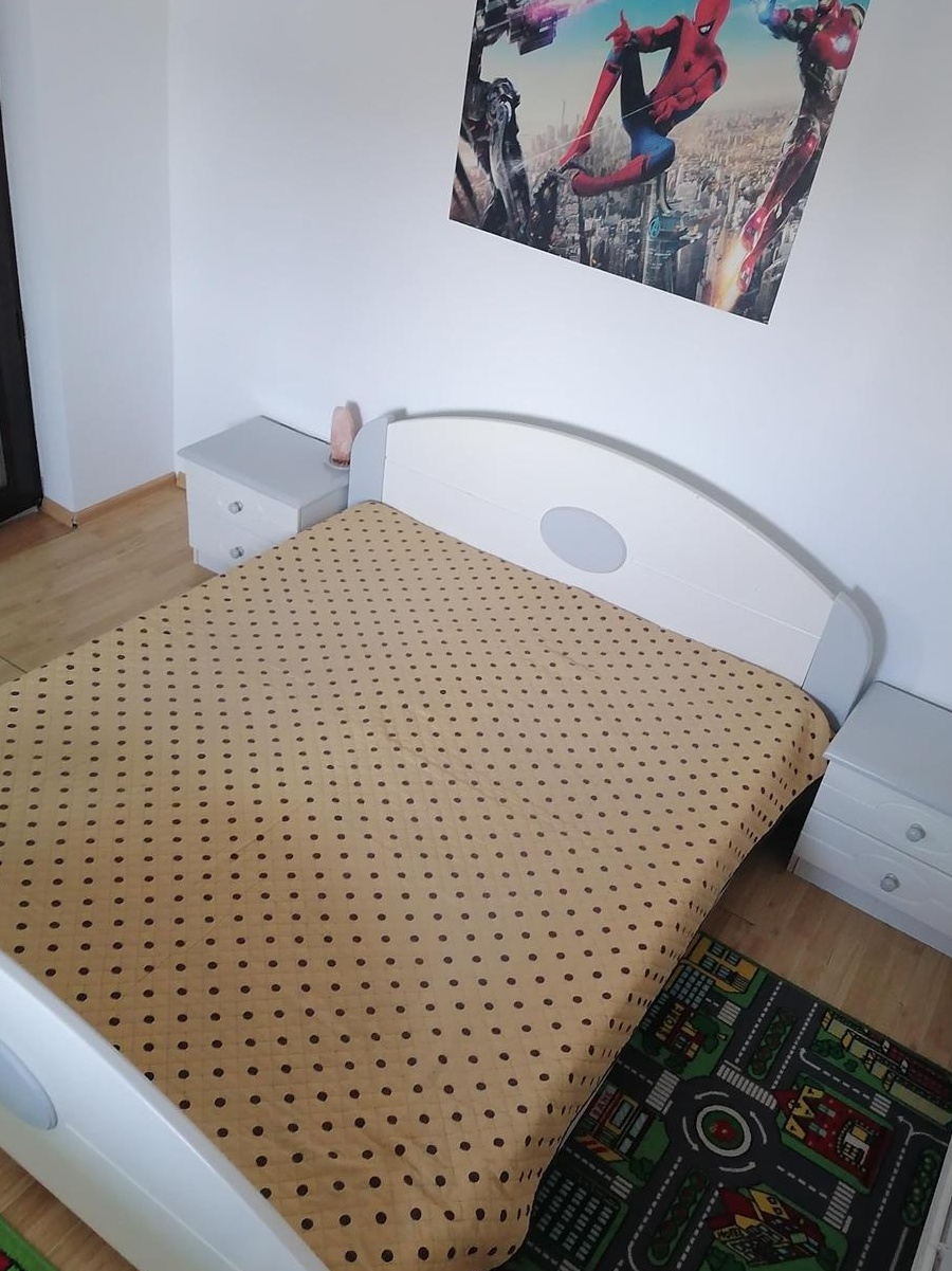 De închiriat apartament 2 camere ultracentral.