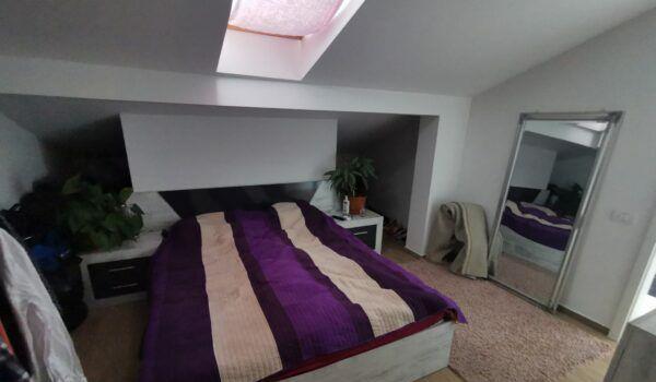 De inchiriat apartament la mansarda