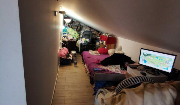 De inchiriat apartament la mansarda