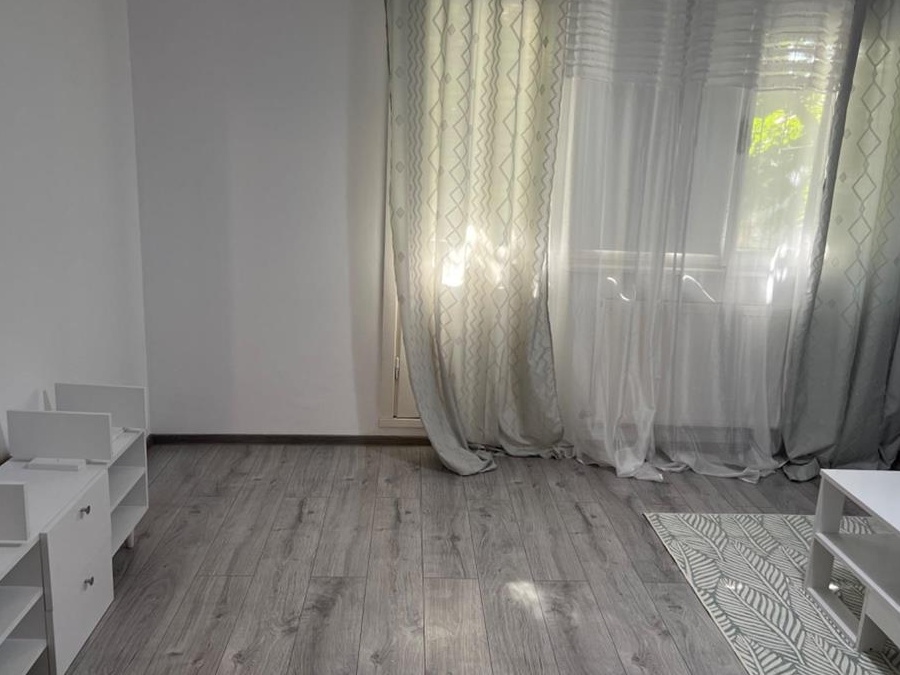 De inchiriat apartament zona Sala Olimpia