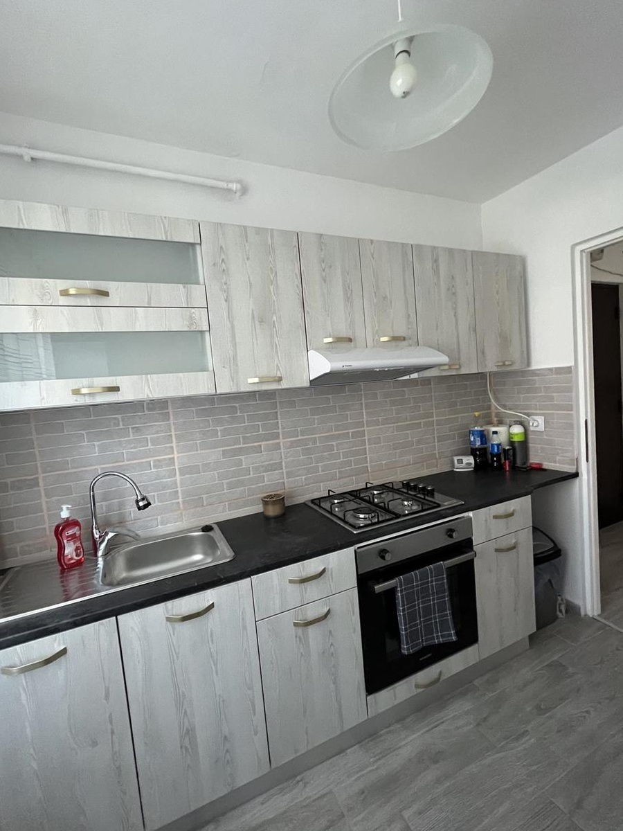 De inchiriat apartament zona Sala Olimpia