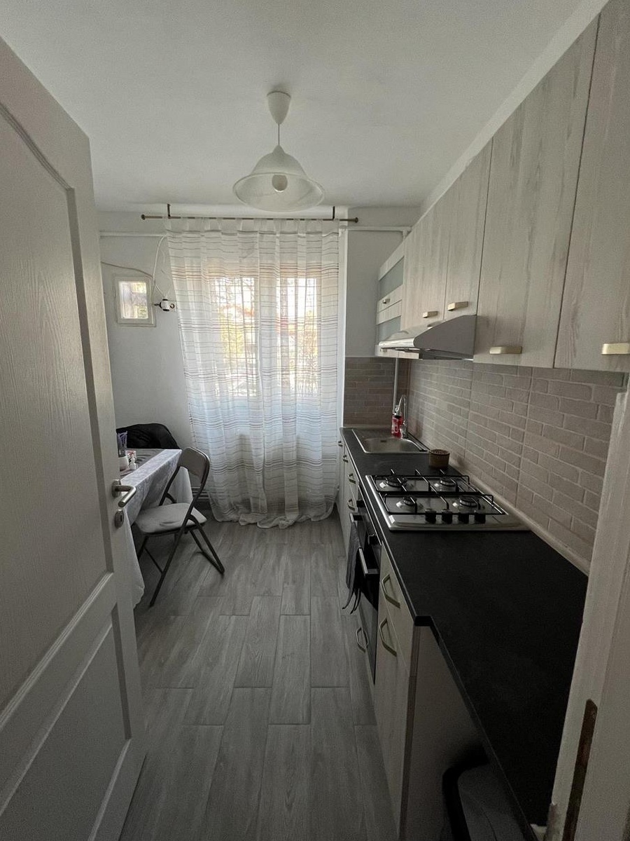 De inchiriat apartament zona Sala Olimpia