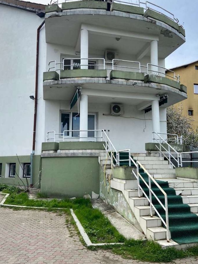 DE INCHIRIAT VILA /BIROURI - Zona Str. Republicii