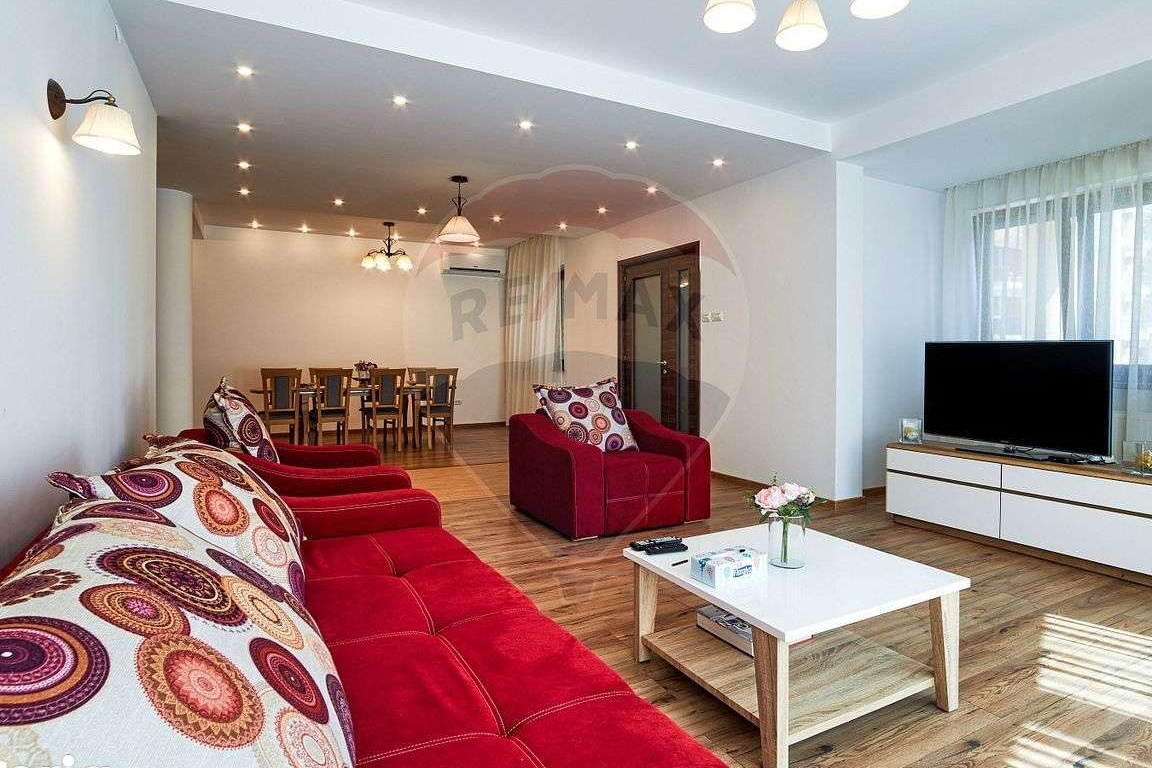 DE INCHIRIAT VILA CU 7 CAMERE IN MAMAIA NORD