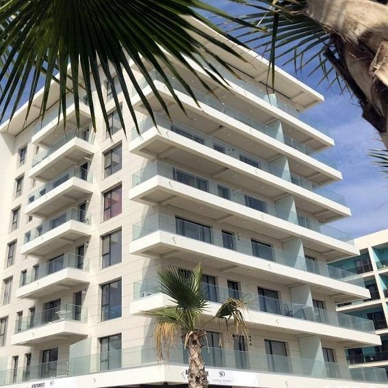 de vanzare apartament 2 camere cu vedere frontala Superba la mare, la alb, nefinisat, 230.000 Euro