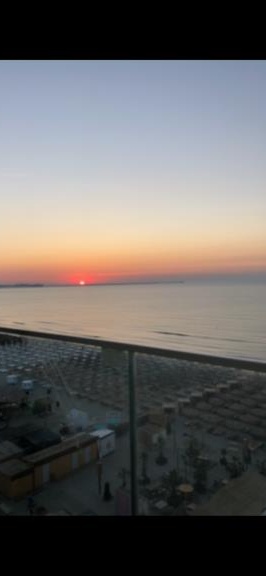 de vanzare apartament 2 camere cu vedere frontala Superba la mare, la alb, nefinisat, 230.000 Euro