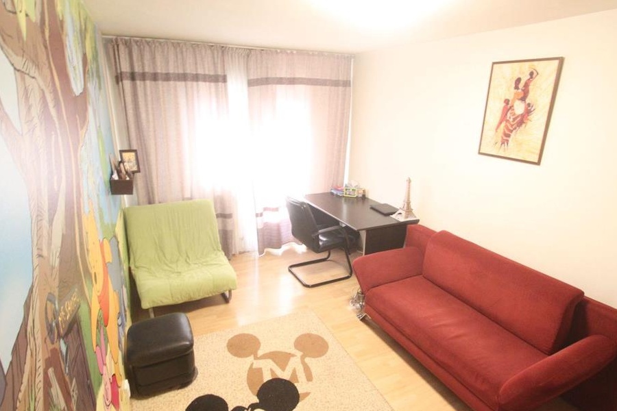 De vanzare apartament 2 camere, decomandat