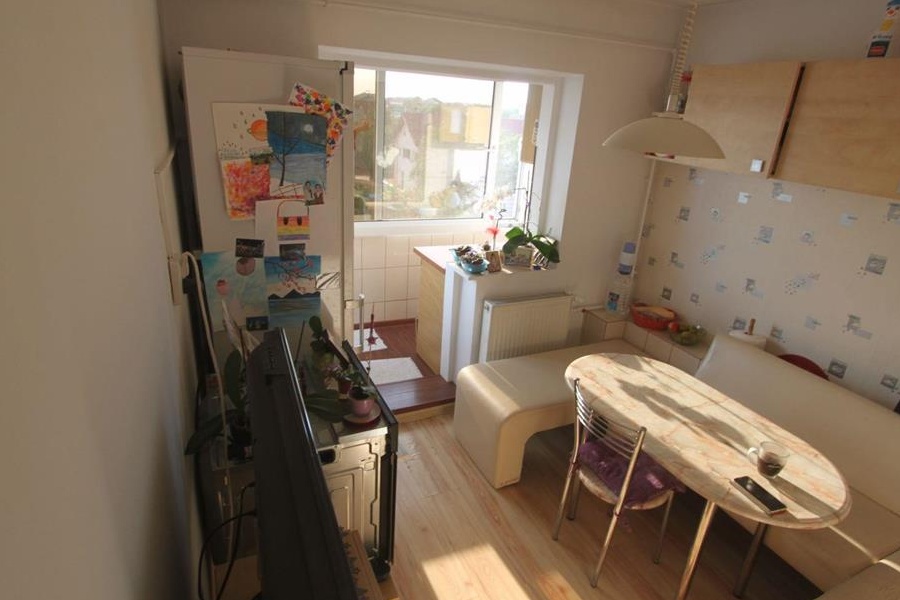 De vanzare apartament 2 camere, decomandat