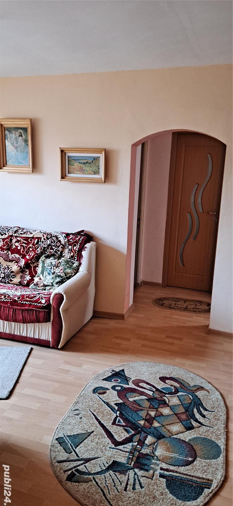 De vânzare apartament 3 camere