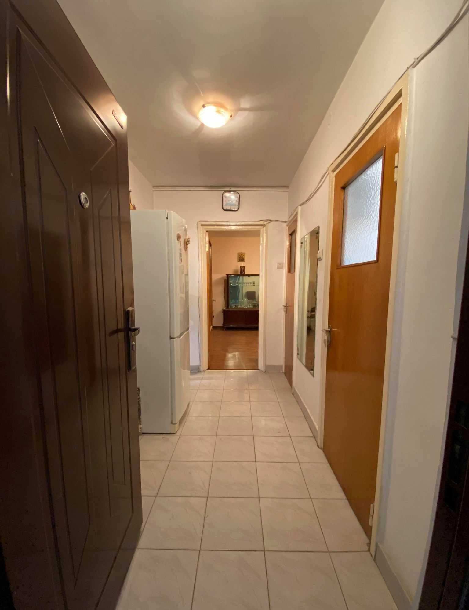 De vanzare Apartament 3 camere /67m2 , zona sectia 13 de politie