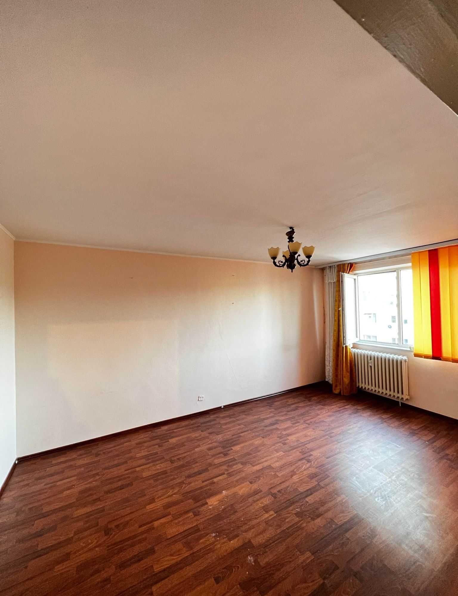 De vanzare Apartament 3 camere /67m2 , zona sectia 13 de politie