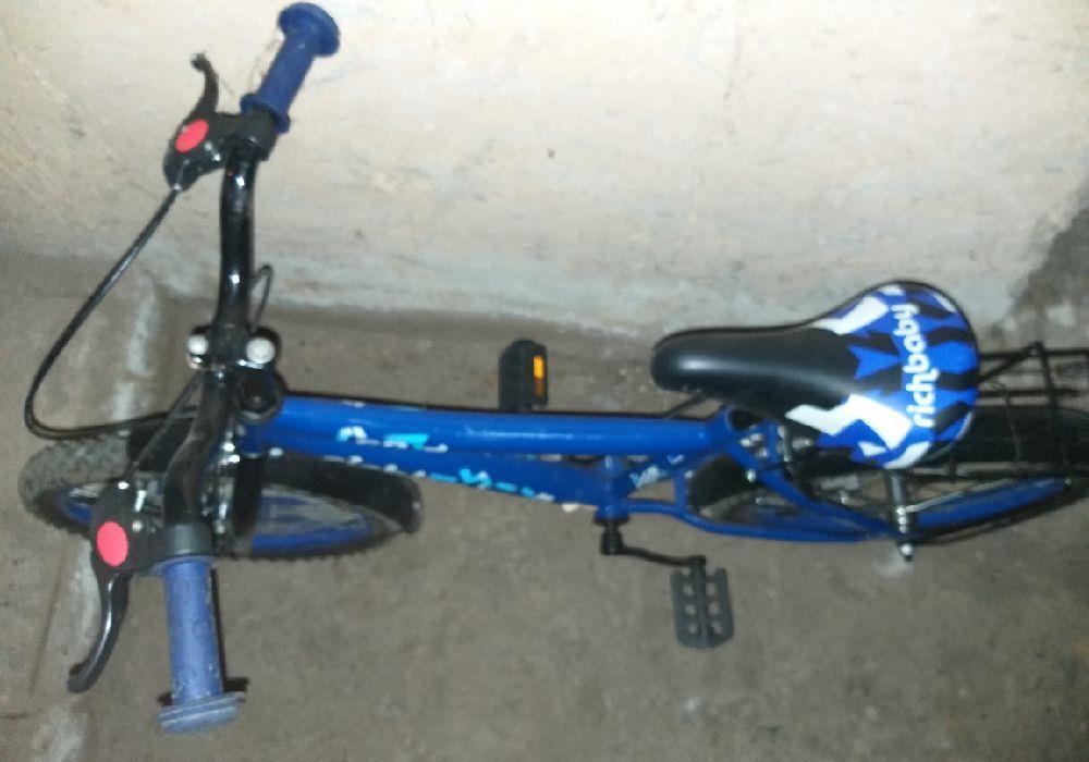De vanzare bicicleta si role.
