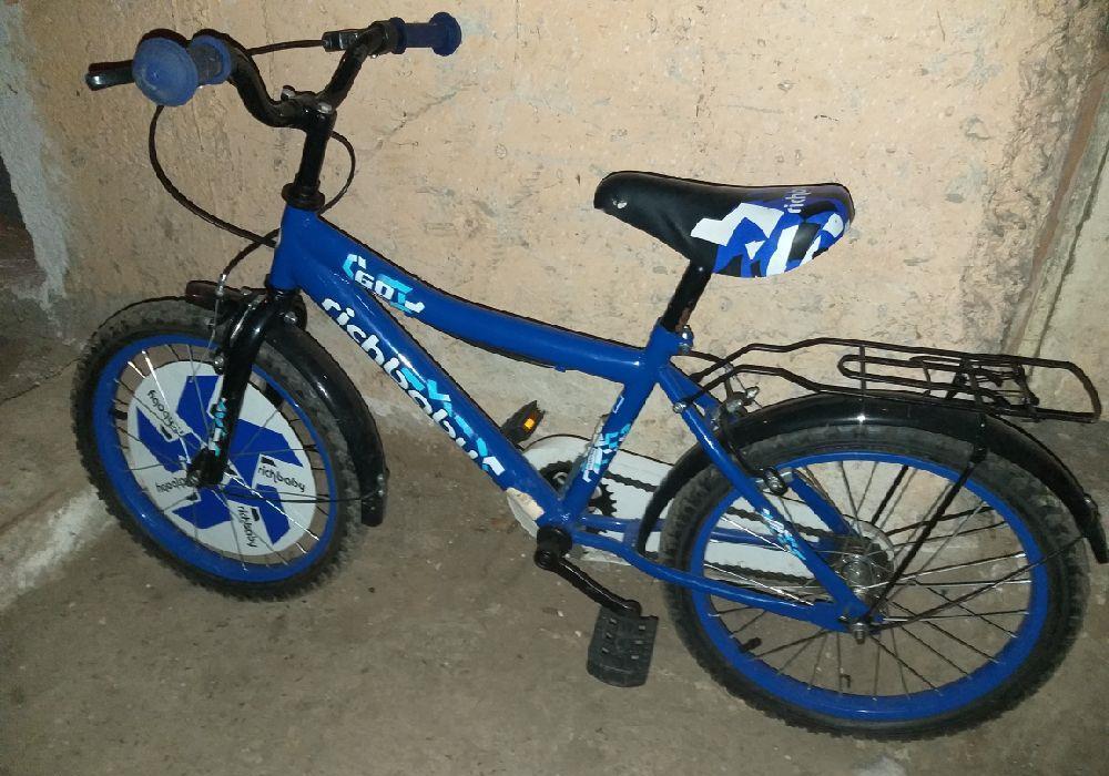 De vanzare bicicleta si role.