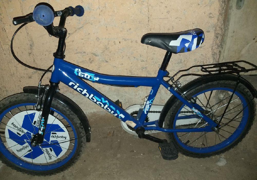 De vanzare bicicleta si role.