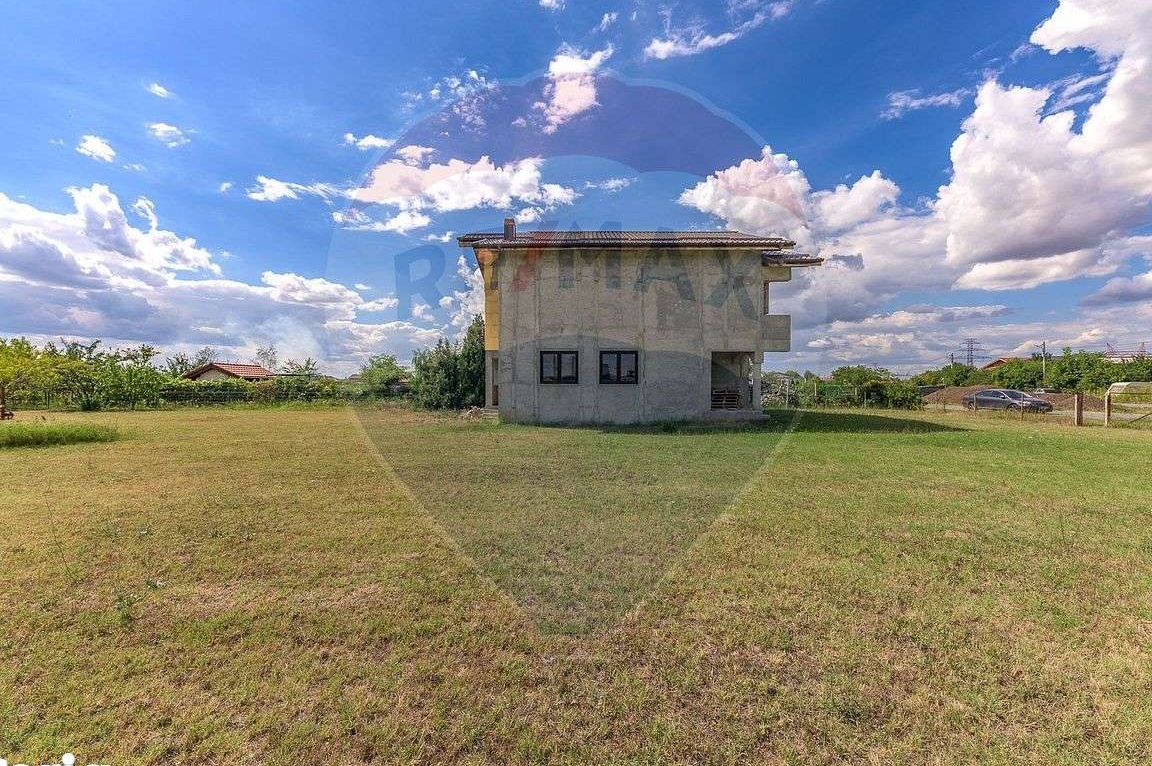 De vanzare | Casa 5 camere la gri 2560 mp teren | Cornetu Buda