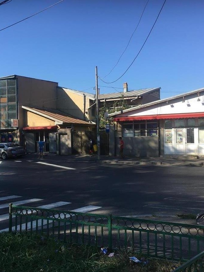 DE VANZARE DOUA SPATII COMERCIALE CASA P+1 SI FIRMA CU SALON DE INFRUMUSETARE