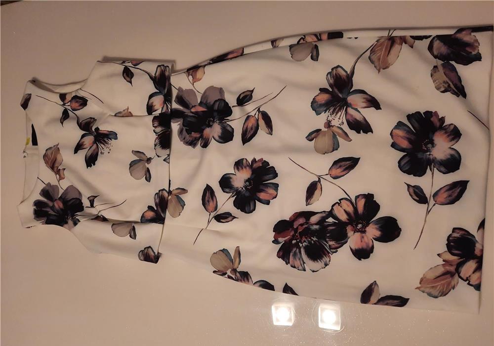 De vanzare rochite cochete ieftine marimea,L,XL.