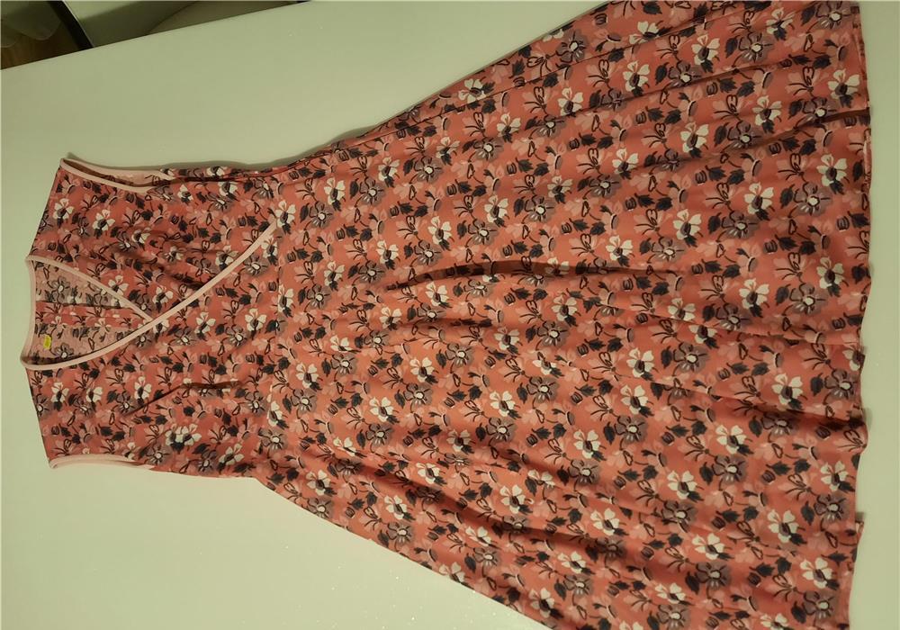 De vanzare rochite cochete ieftine marimea,L,XL.