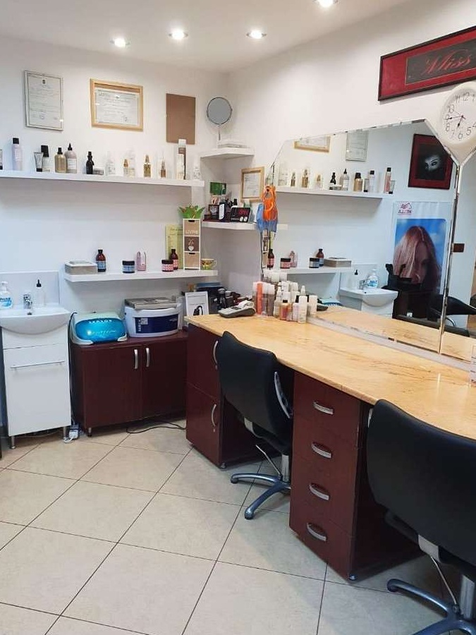 De vanzare salon de coafura - afacere la cheie, zona Decebal, Oradea