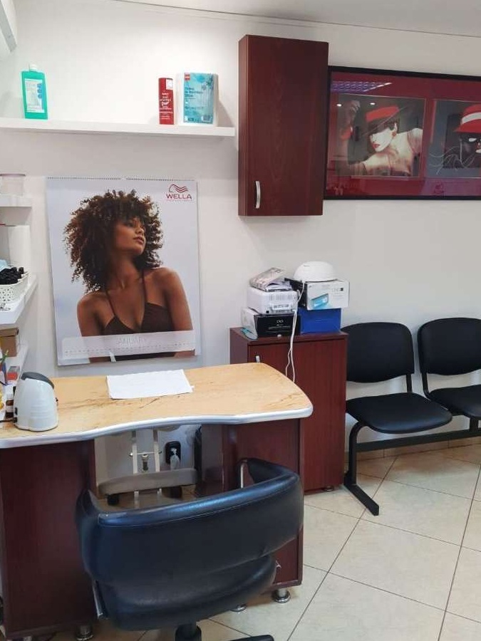 De vanzare salon de coafura - afacere la cheie, zona Decebal, Oradea
