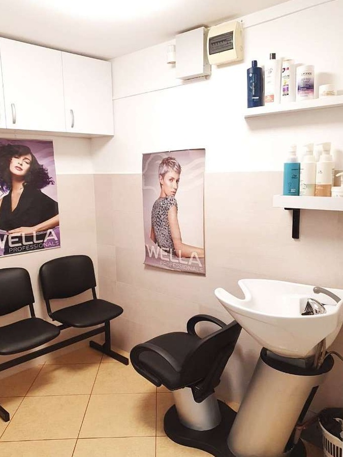 De vanzare salon de coafura - afacere la cheie, zona Decebal, Oradea